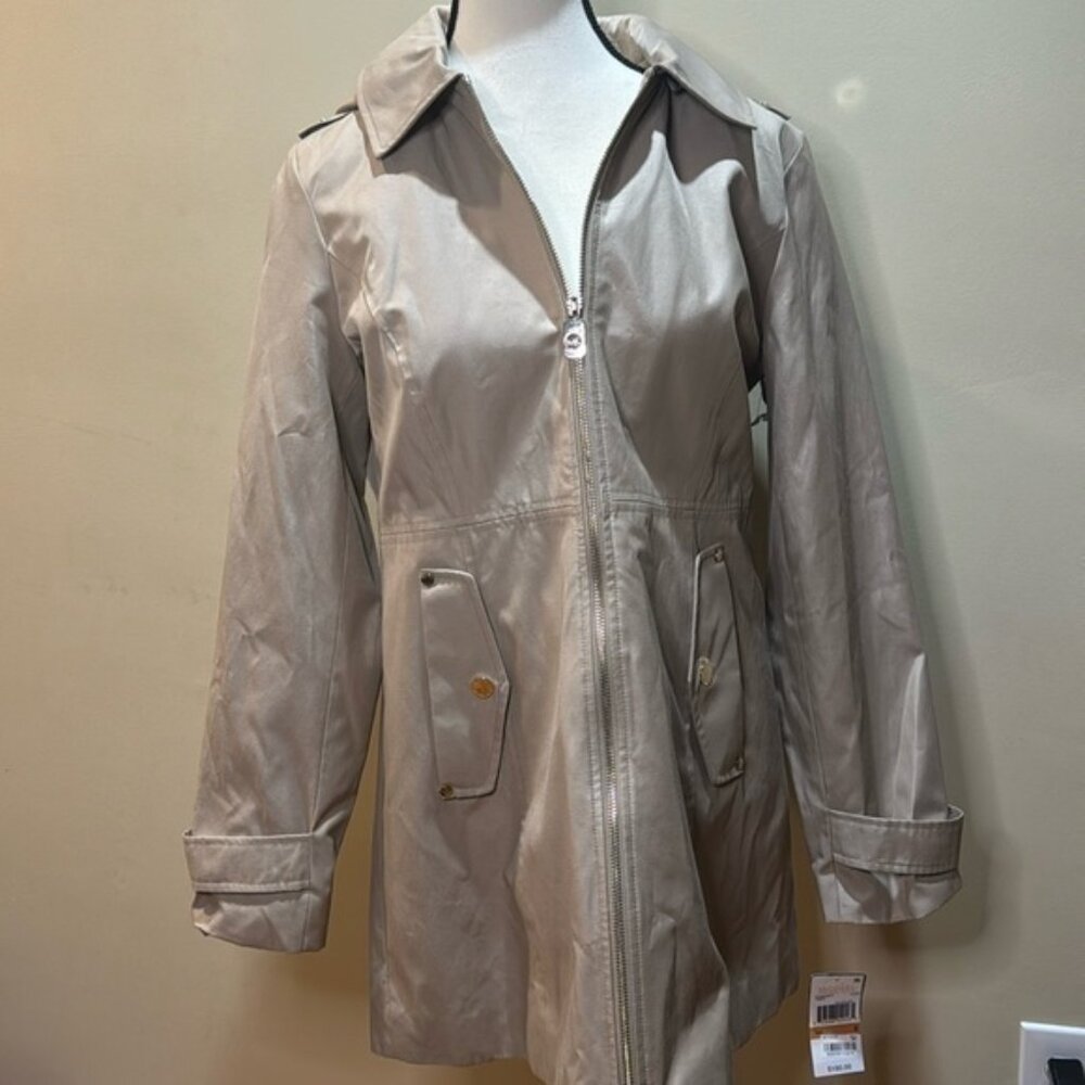Michael kors NWT women’s small oversizeded tan zip up trench coat